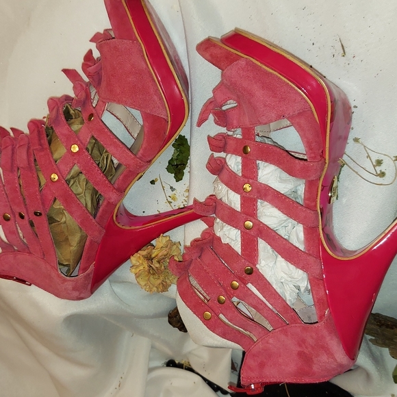 Betsey Johnson pink suede heels 👠 - Picture 7 of 12